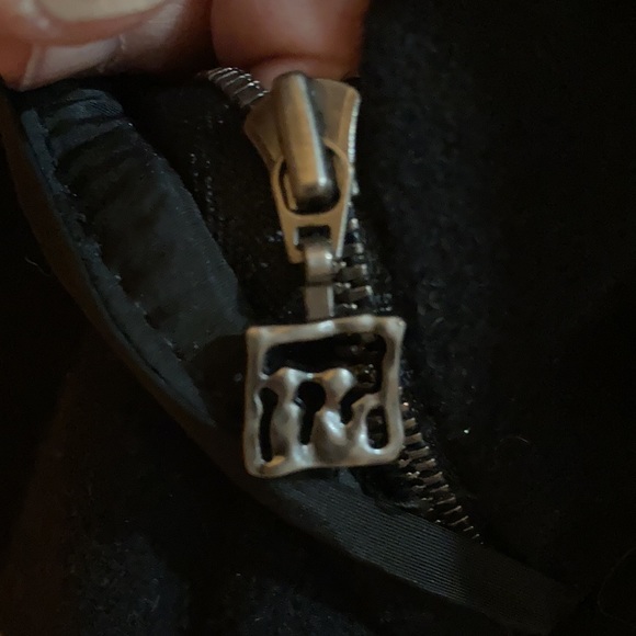 An interesting black warm jacket - Picture 10 of 16